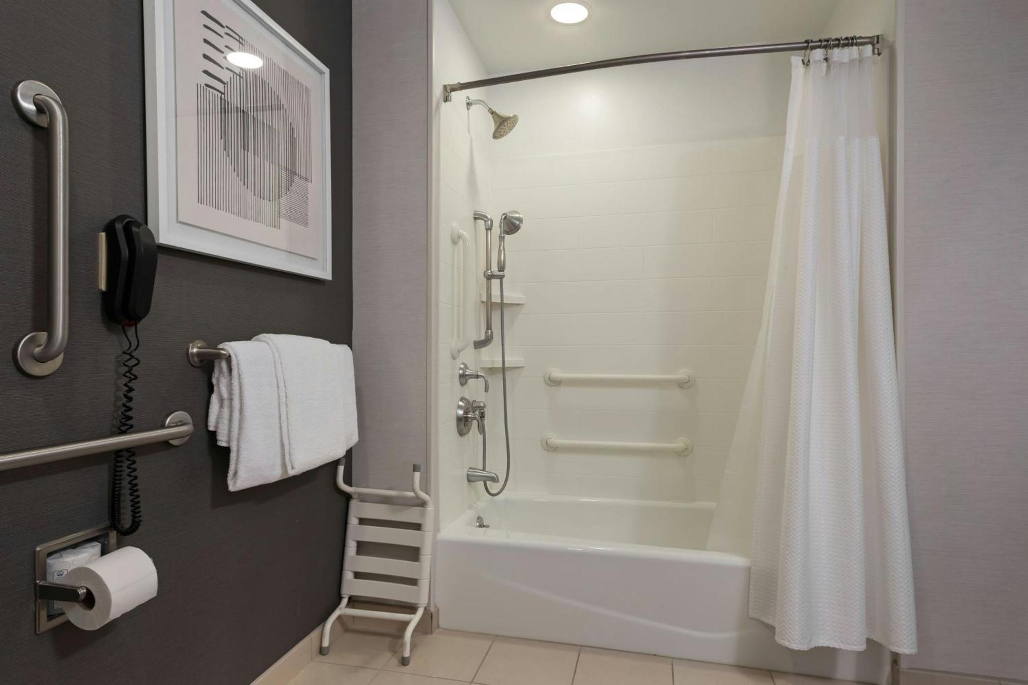 Queen Room with Two Queen Beds - Hearing Accessible